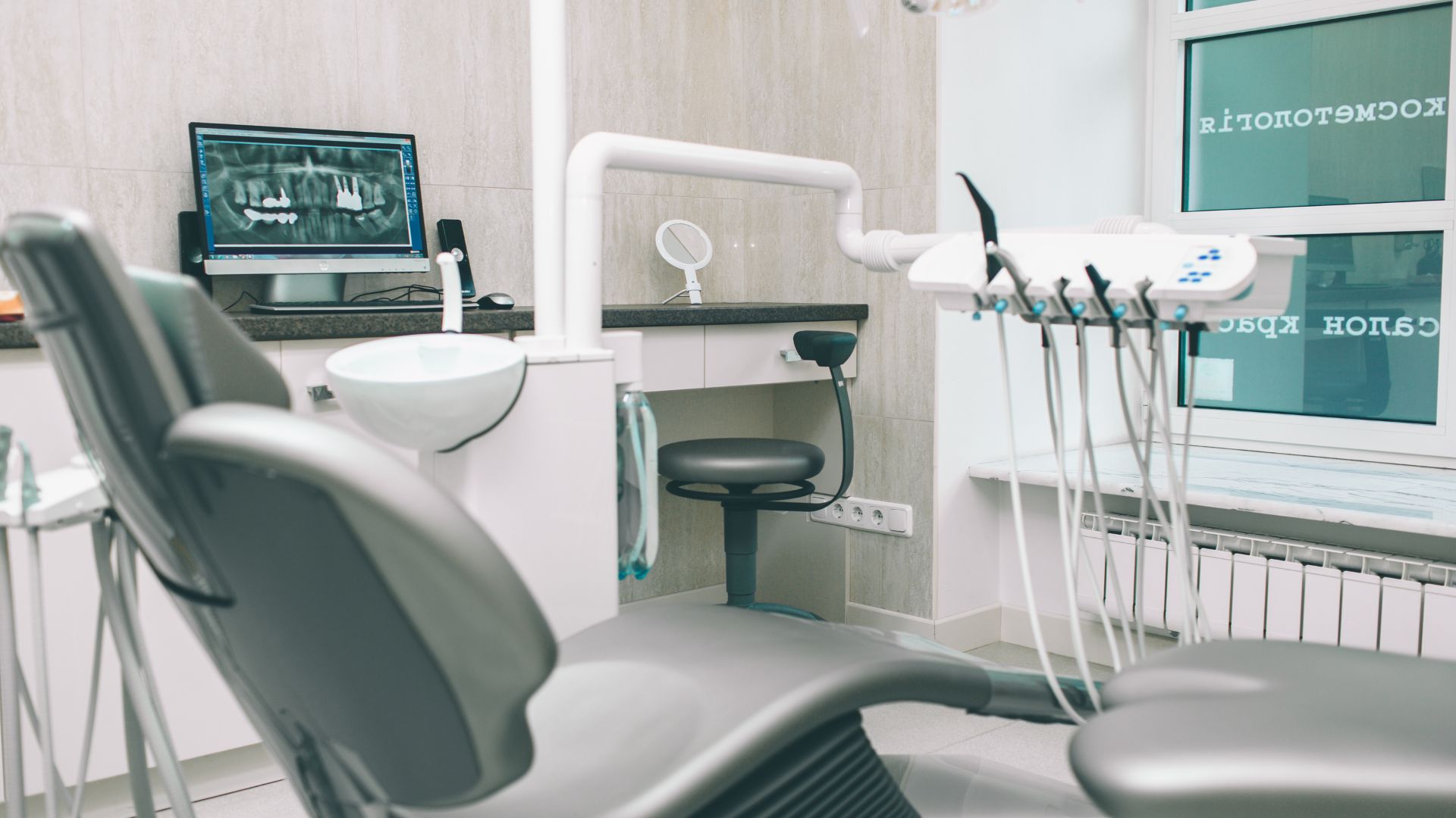 How Westside Aesthetic Dentistry Approaches Plaque And Tartar Removal in Playa Vista, California