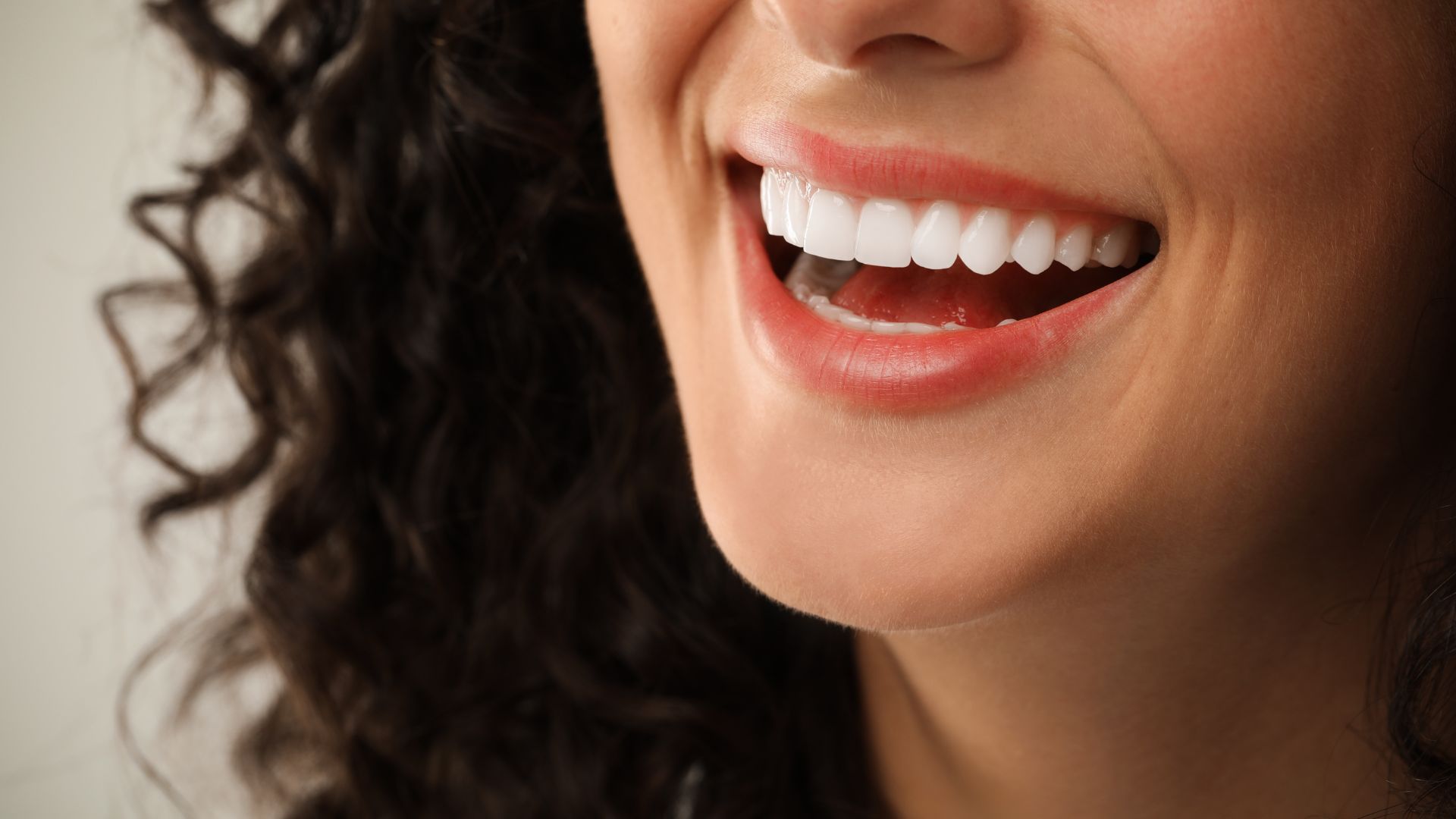 How Westside Aesthetic Dentistry Coordinates Whitening And Veneer Design in Playa Vista